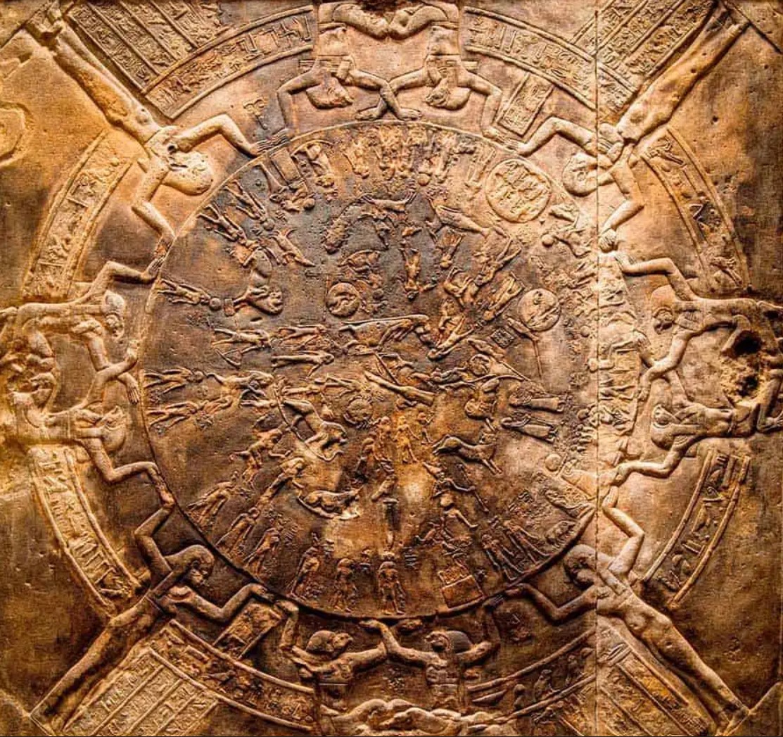 Zodiaco di Dendera,bassorilievo del cielo astrale nell'età del Toro  proveniente dalla volta del Tempio di Hator – Museo del Louvre, Parigi F